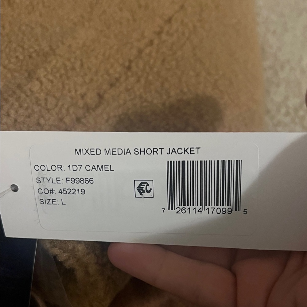 Nwt vegan fur jacket - Picture 3 of 6